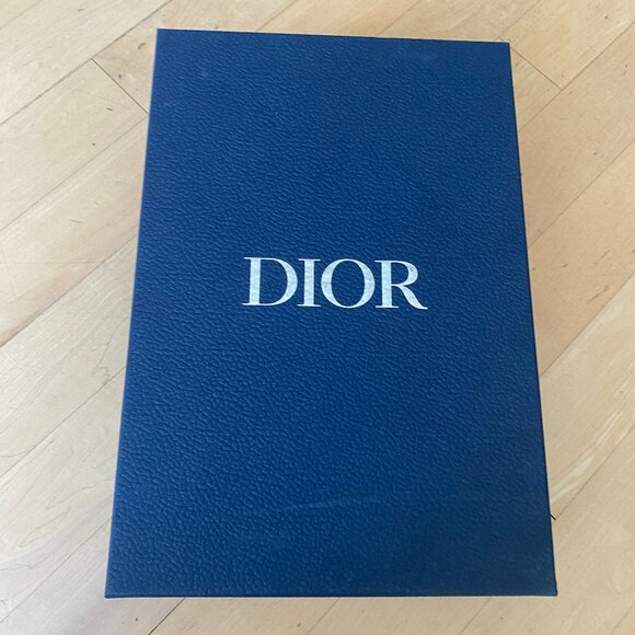 DIOR Empty Shoe Box storage includes ribbon and folder - Picture 1 of 5
